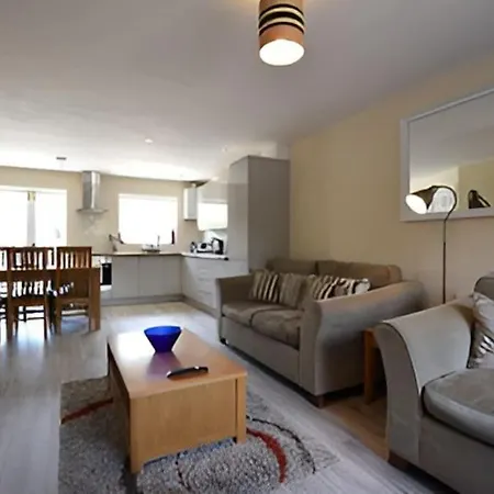 Space For 9 With Riverside Views York