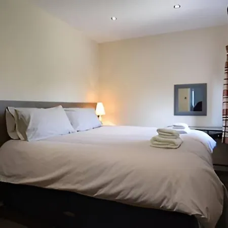 Space For 9 With Riverside Views Feriehus *