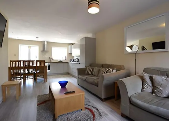 Space For 9 With Riverside Views Йорк