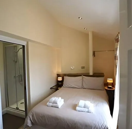 Space For 9 With Riverside Views *